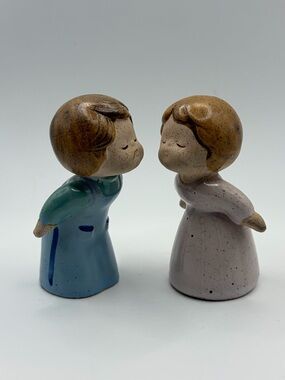 Vintage Schmid Bros Kissing Boy Girl Figurines Japan Ceramic Pair